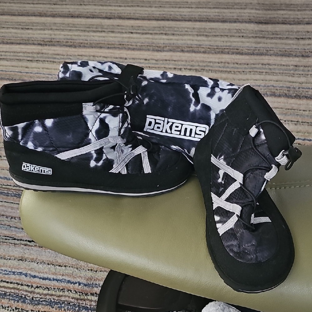Black and White Apres Ski Booties By Packems